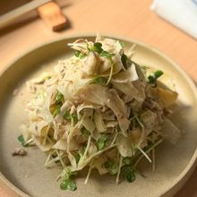 お家に余りがちなサバ缶で！大根ひらひらサラダ