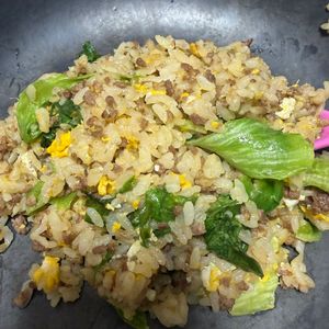 1194373の作ってみた!投稿(衝撃の美味しさ！♡︎ひき肉和風レタス炒飯)