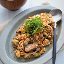 サバ缶で焦がし醤油炒飯