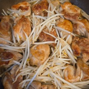 れみーの作ってみた!投稿(【鶏肉ともやしの甘酢炒め】もやしシャキッ♬︎ボリュームおかず)