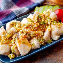 しっとり柔らか♪痩せるおかず！【つるんと茹で鶏の香味だれ】
