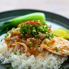 台湾グルメの定番！「鶏肉飯（ジーローハン）」