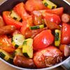 夏野菜とウインナーのとろとろトマトチーズ焼き😘🍺の工程4