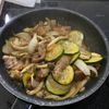ぶんたろうの作ってみた!投稿(こってり美味しい！豚こまズッキーニのオイスター炒め)