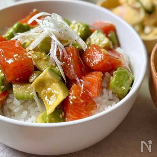 10分で完成!切って混ぜるだけ【サーモンポキ丼】