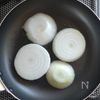 簡単とろ旨！新玉ねぎの塩昆布バターステーキ。の工程2