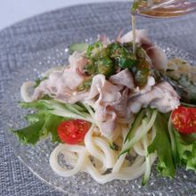 ねばねばオクラのすり流しサラダうどん♪