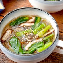 【小松菜きのこ春雨スープ】簡単シンプルな中華スープ♡