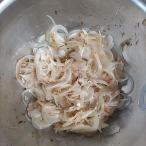 KUMIKOの作ってみた!投稿(抱えて食べたい…！新玉ねぎスライスサラダ)
