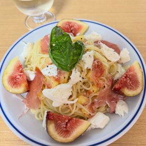 Tsuneaki Okadaの作ってみた!投稿(簡単！おしゃれ！いちじくと生ハムの冷製パスタ)