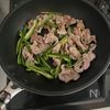 ご飯がすすむ節約おかず!豚こまもやしの旨辛味噌炒めの工程3