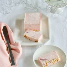 いちごのレアチーズアイスケーキ【簡単、混ぜるだけ】