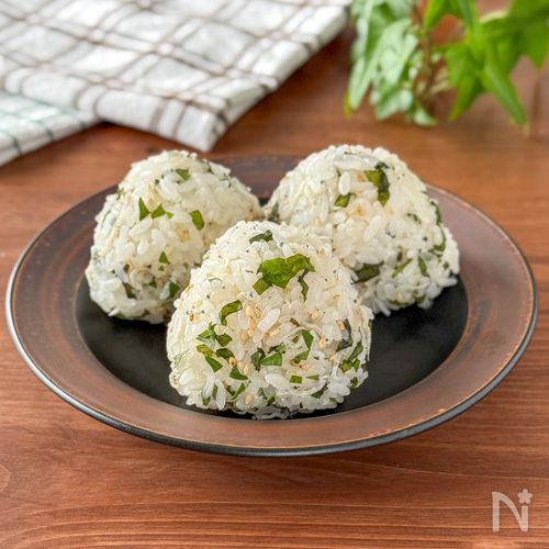 【パパッと栄養チャージ】
ちりめんじゃこと大葉の混ぜおにぎり