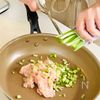 【大根チャプチェ】包丁使わずパパッとワンパン♪の工程1