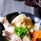 ＼お出汁しみしみもち米お揚げ／根菜たっぷりのホロホロ鶏鍋