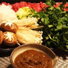 野菜＆牛刺身風の火鍋★特製ダレ