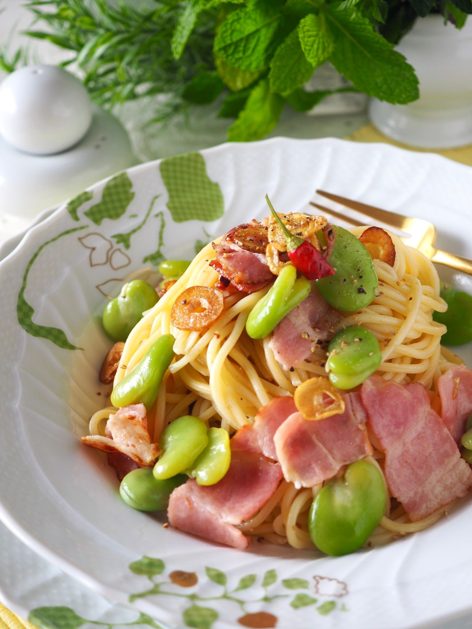 絶品コク旨＊ベーコンと空豆のペペロンチーノ#時短#簡単 | レシピ