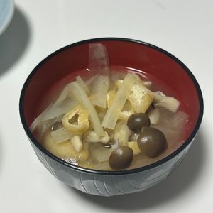 しんやの作ってみた!投稿(ホッとするおいしさ♪『大根と油揚げとわかめのお味噌汁』)