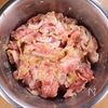 行列の定食屋さんの🍚豚バラキャベツのみりん味噌漬け炒め🤩の工程1