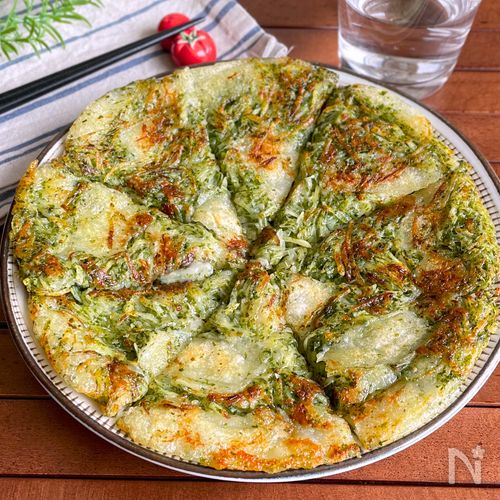 混ぜて焼くだけ♪秒で食べちゃうやつ「青のりじゃが餅ガレット」