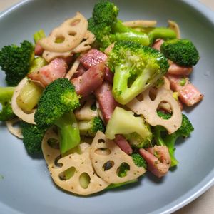 maronの作ってみた!投稿(ブロッコリーとれんこんの《ガリバタ醤油炒め》)