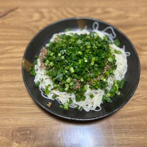 しぃちゃんの作ってみた!投稿(にらとねぎがたっぷり!そうめんで作るピリ辛肉味噌のあえ麺)