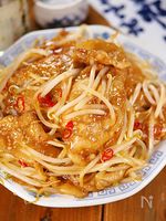 行列の定食屋さんの🍚豚ロースともやしのスタミナ焼肉炒め🤩