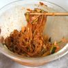 箸が止まらなくなる…！【冷麺風キムチ春雨サラダ】の工程3