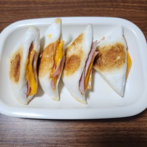 とももの作ってみた!投稿(とろ〜りチーズがたまらない！♡『はんぺんハムチーズ』)