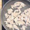 【しっとりぷりぷり】鶏むね肉のトマト甘酢だれ！の工程1