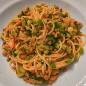 たりおの作ってみた!投稿(5分やみつきおつまみ【納豆の旨辛サラダスパ】)