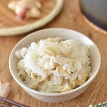 シンプルにおいしい♪新しょうがの炊き込みごはん