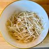 レンチン5分☆【わかめともやしの白だしレモンサラダ】の工程1