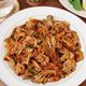 ご飯がすすむ満足おかず！豚こま肉と舞茸のキムチ炒め
