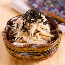 塩揉み不要♪皮ごと大根のごまぽんサラダ