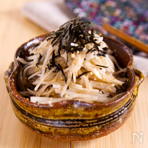 塩揉み不要♪皮ごと大根のごまぽんサラダ