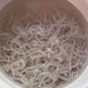 糸こんにゃくとほうれん草のごま味噌炒めの工程1