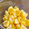 レンジで簡単!じゃがいもとカニカマのレモンマヨサラダの工程1