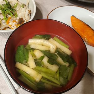 週一だけは頑張ります💦の作ってみた!投稿(小松菜と油揚げの味噌汁)