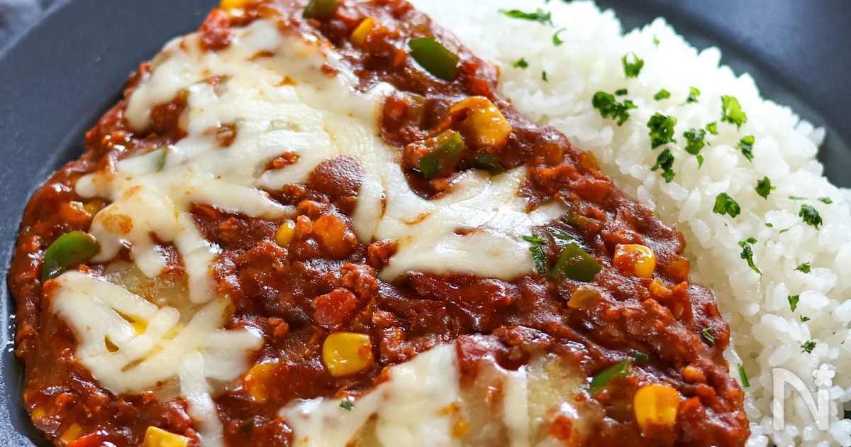 【鶏ひき肉とコーンのチーズキーマカレー】トマト缶で無水カレー