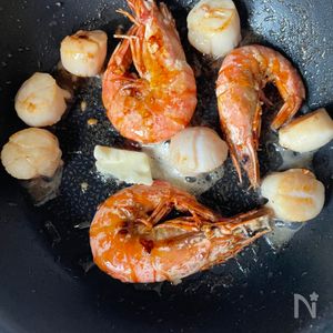 炒めるだけ!!簡単激うま♪ 海老とホタテのガーリックバター | レシピ