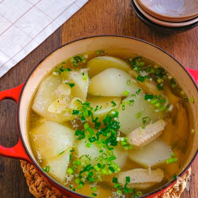 ほろほろ鶏手羽中と大根のお鍋【癒されスープ♪】