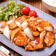 【鶏むね肉と新玉ねぎの生姜焼き】コスパ重視♡食べ応え◎