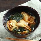 たけのこの姫皮とわかめの味噌汁