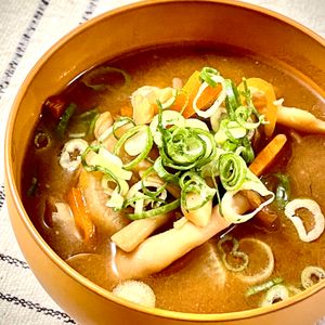 michuの作ってみた!投稿(たっぷりきのこと根菜のお味噌汁)