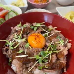 あすこの作ってみた!投稿(【何度も作りたい玉ねぎソース】家族大絶賛☆絶品やき肉丼)