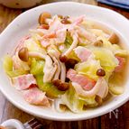 【きのことキャベツとベーコンのコンソメ煮】くたっとおいしい♡