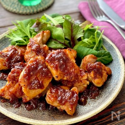 オニオンソースの【ひと口チキンステーキ】