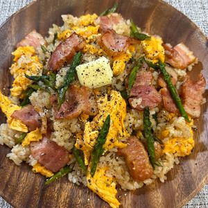 楽ラク手抜キッチン🐶🐾の作ってみた!投稿(バター香る♪絶品主食【アスパラベーコン炒飯】)