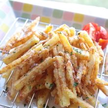 夏に嬉しいさっぱりレモン風味！レモン香るフライドポテト
